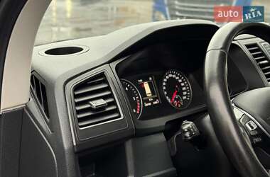 Минивэн Volkswagen Caravelle 2017 в 