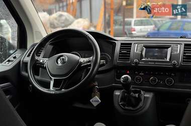 Минивэн Volkswagen Caravelle 2017 в 