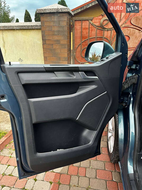 Минивэн Volkswagen Caravelle 2017 в Ужгороде