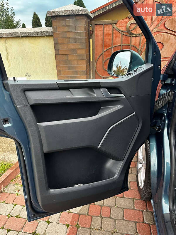 Минивэн Volkswagen Caravelle 2017 в Ужгороде