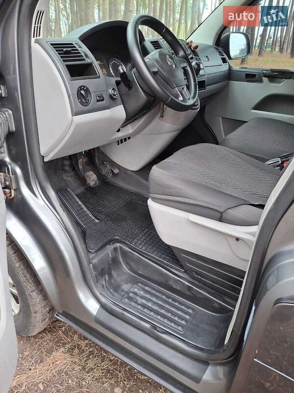 Минивэн Volkswagen Caravelle 2012 в Лебедине