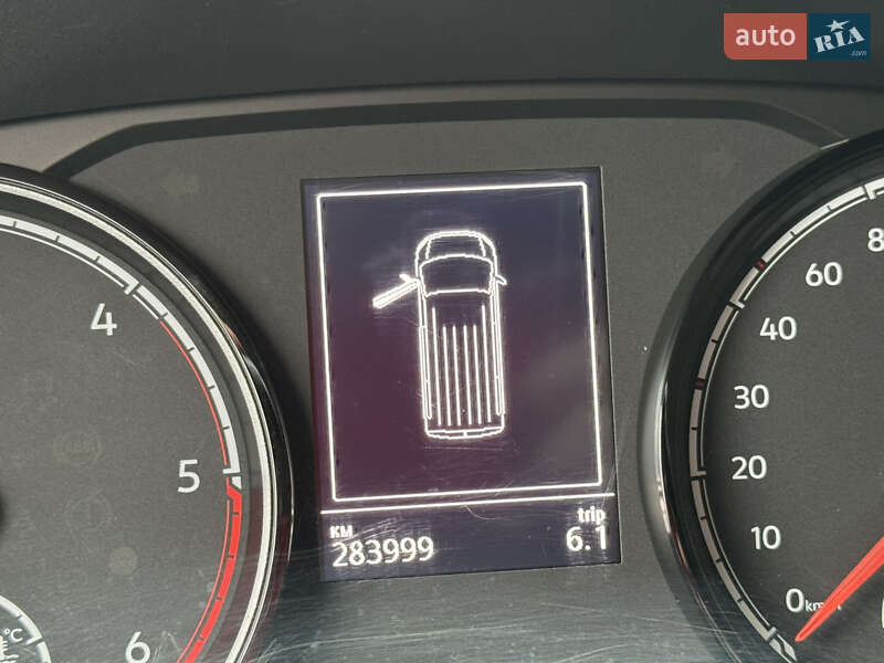 Мінівен Volkswagen Caravelle 2020 в Києві