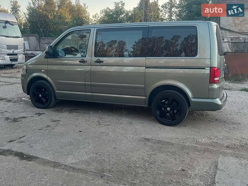 Volkswagen Caravelle 2011