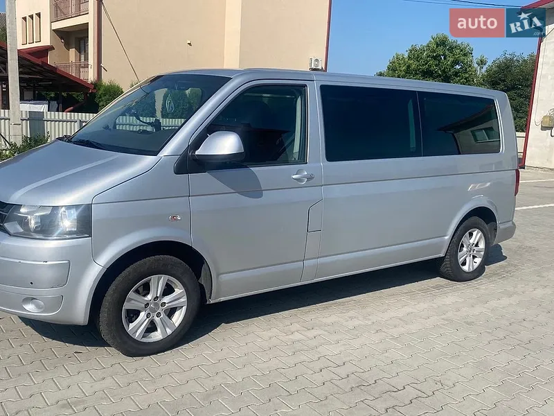 Volkswagen Caravelle 2011