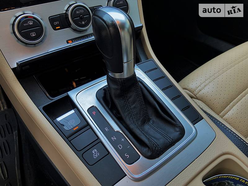 Седан Volkswagen CC / Passat CC 2013 в Чернівцях