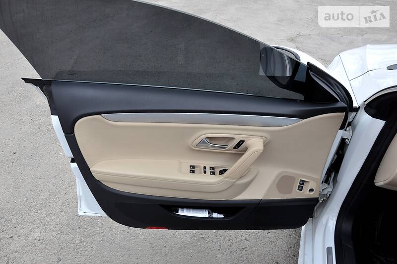 Седан Volkswagen CC / Passat CC 2016 в Львові
