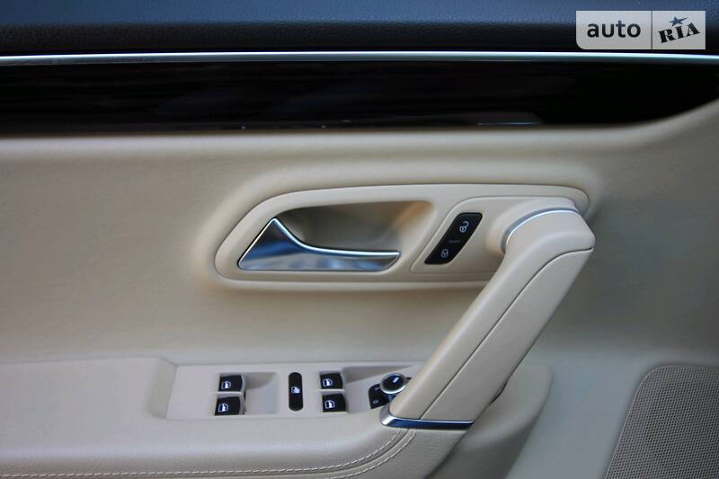 Седан Volkswagen CC / Passat CC 2012 в Черновцах