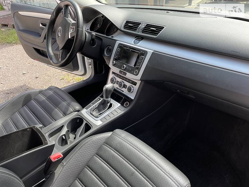 Седан Volkswagen CC / Passat CC 2015 в Киеве