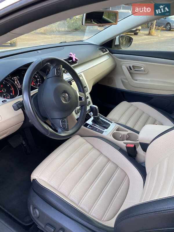 Седан Volkswagen CC / Passat CC 2013 в Киеве