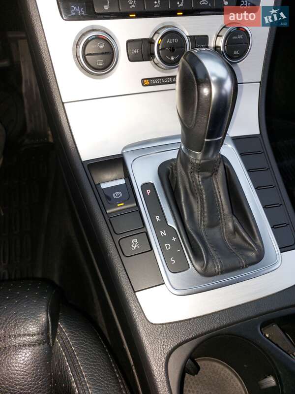 Купе Volkswagen CC / Passat CC 2013 в Ужгороді