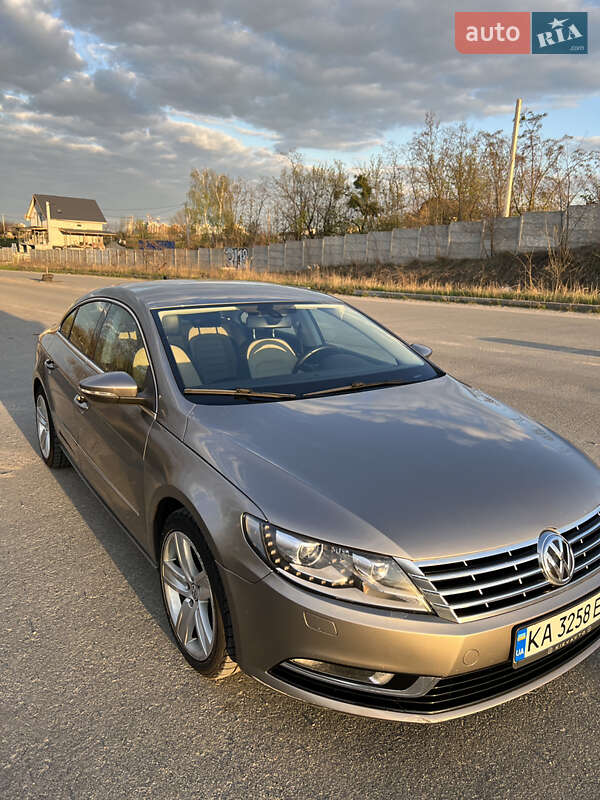 Седан Volkswagen CC / Passat CC 2013 в Киеве