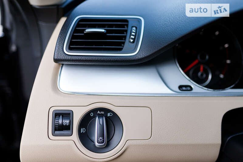 Купе Volkswagen CC / Passat CC 2012 в Львове