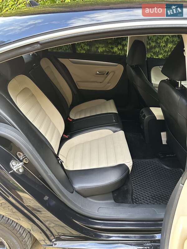 Купе Volkswagen CC / Passat CC 2011 в Львове