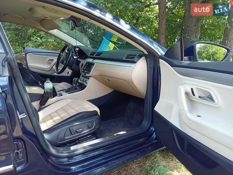 Купе Volkswagen CC / Passat CC 2014 в Києві