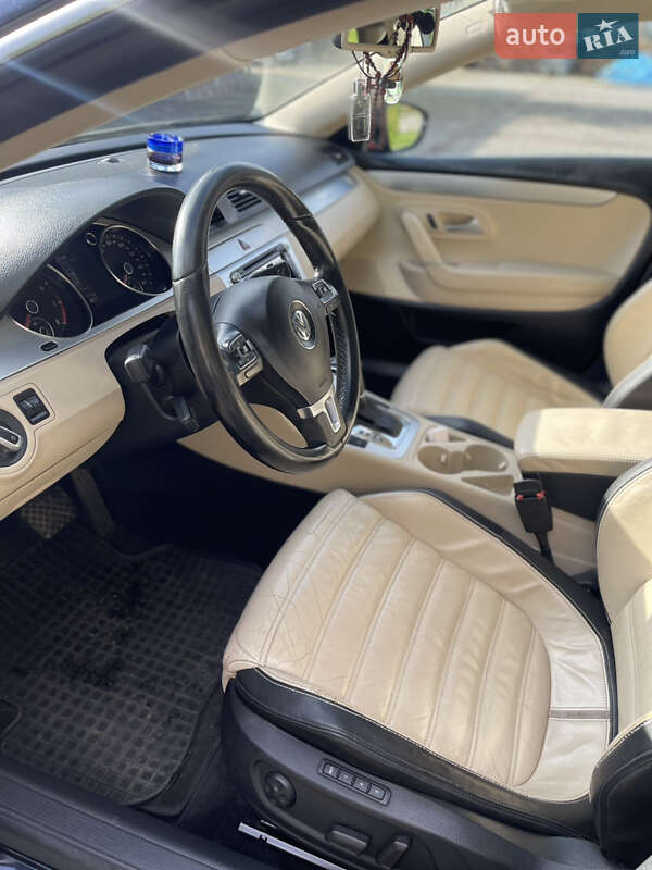Купе Volkswagen CC / Passat CC 2009 в Самборе
