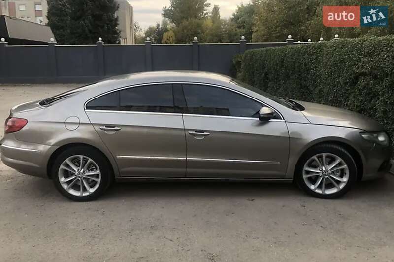 Купе Volkswagen CC / Passat CC 2011 в Киеве