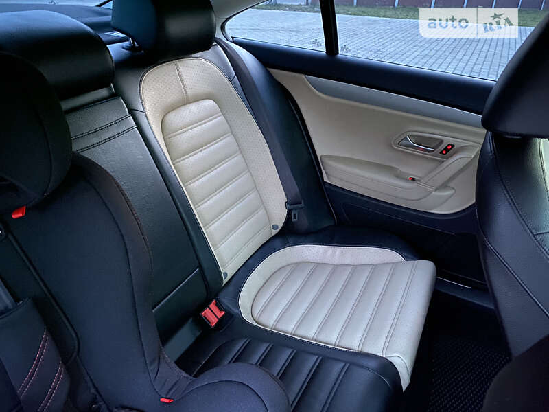 Купе Volkswagen CC / Passat CC 2012 в Ужгороде