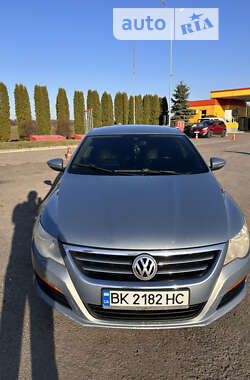 Купе Volkswagen CC / Passat CC 2010 в Млинове