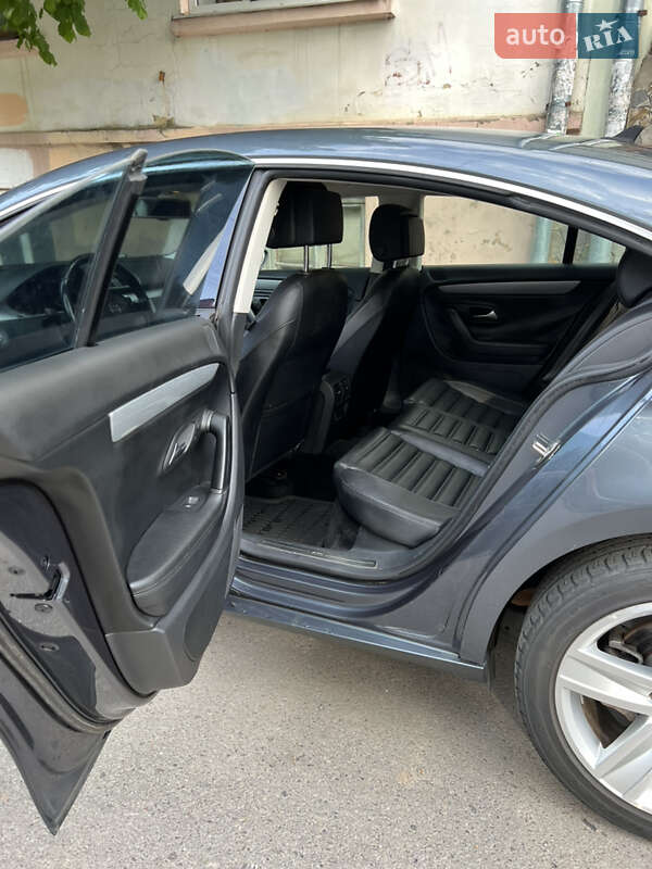 Купе Volkswagen CC / Passat CC 2013 в Черновцах