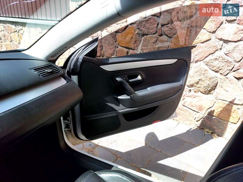 Купе Volkswagen CC / Passat CC 2010 в Малине