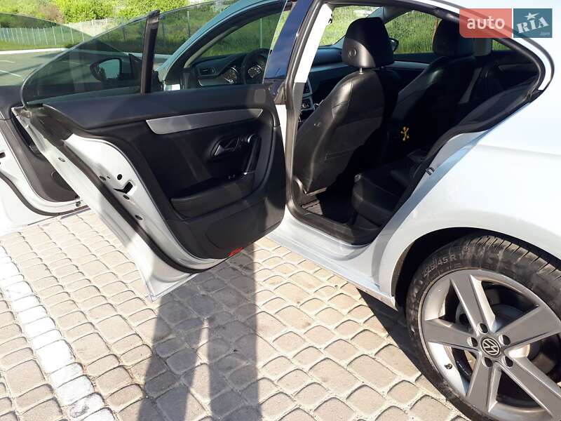 Купе Volkswagen CC / Passat CC 2011 в Львові