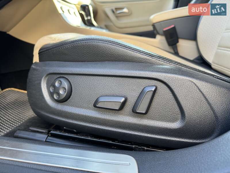 Купе Volkswagen CC / Passat CC 2012 в Львове