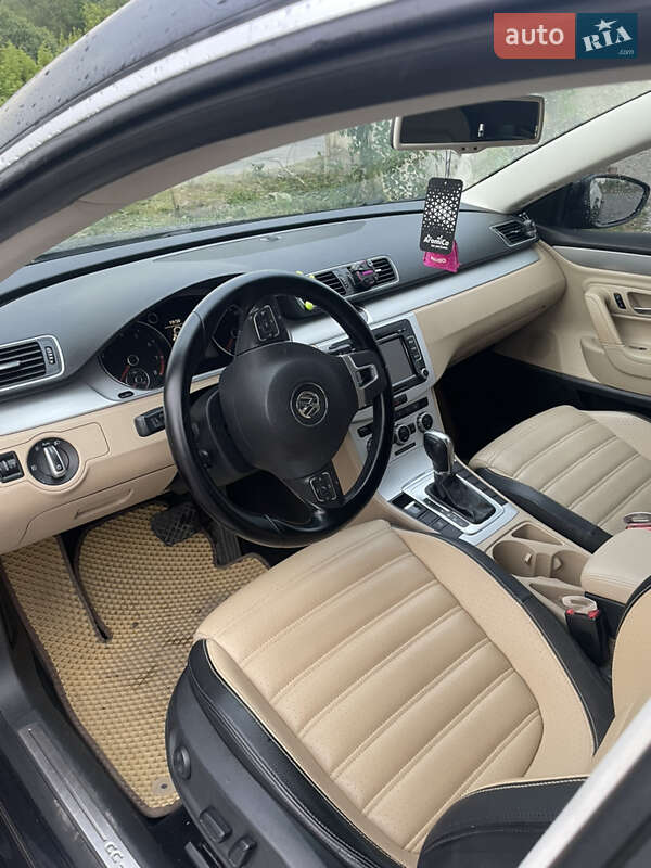 Купе Volkswagen CC / Passat CC 2012 в Староконстантинове
