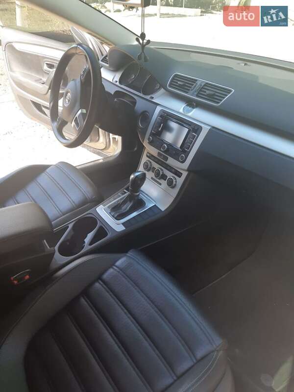 Купе Volkswagen CC / Passat CC 2012 в Киеве