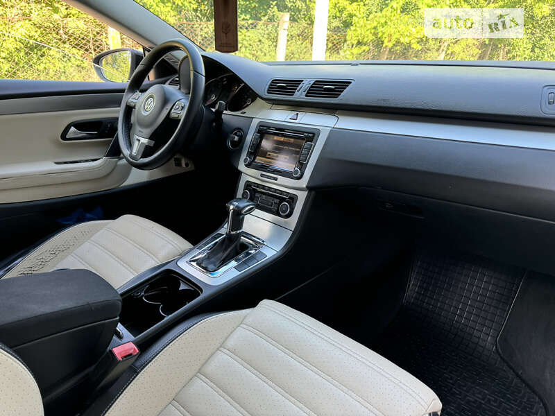 Купе Volkswagen CC / Passat CC 2010 в Кельменцах