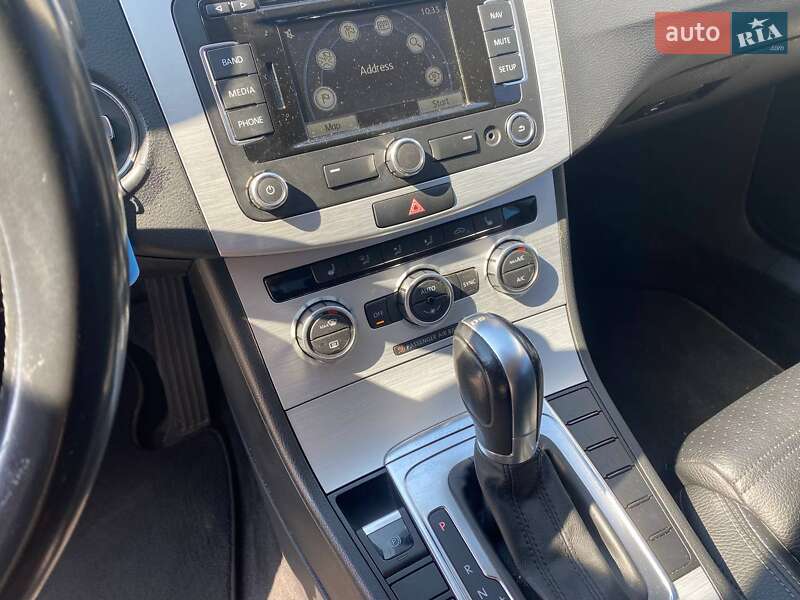 Купе Volkswagen CC / Passat CC 2013 в Львові
