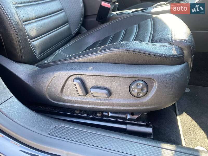 Купе Volkswagen CC / Passat CC 2013 в Львові