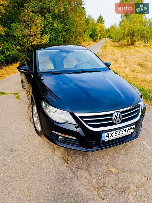 Купе Volkswagen CC / Passat CC 2011 в 