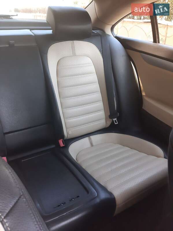 Купе Volkswagen CC / Passat CC 2010 в Николаеве