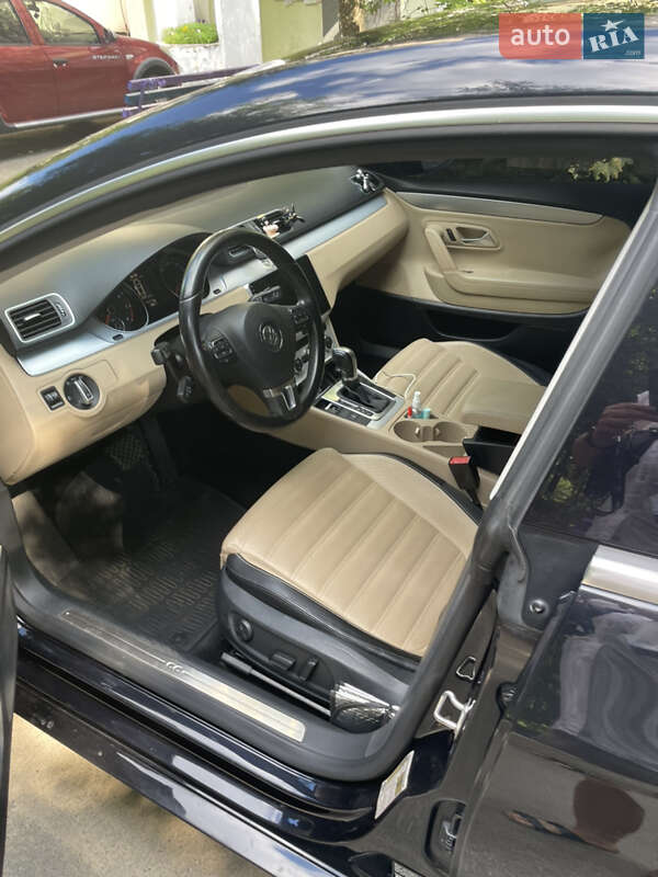 Купе Volkswagen CC / Passat CC 2012 в Києві