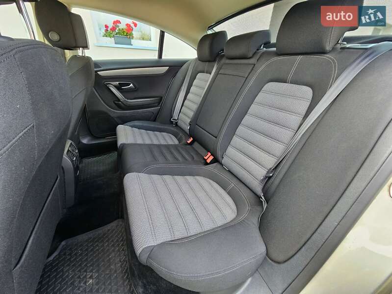 Купе Volkswagen CC / Passat CC 2012 в Києві