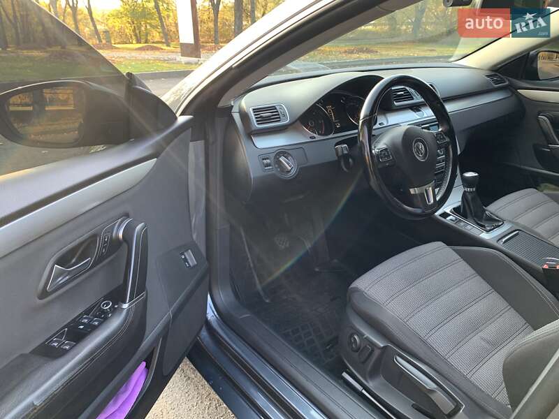 Купе Volkswagen CC / Passat CC 2011 в Киеве