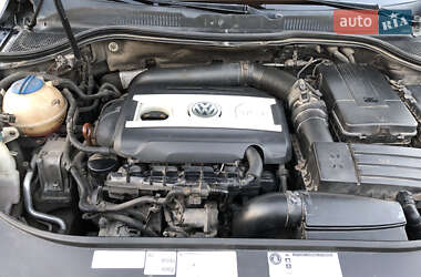 Купе Volkswagen CC / Passat CC 2011 в 