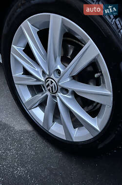 Купе Volkswagen CC / Passat CC 2013 в 