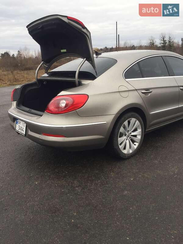 Купе Volkswagen CC / Passat CC 2010 в Березному