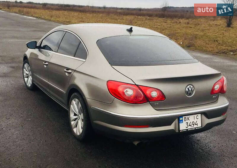 Купе Volkswagen CC / Passat CC 2010 в Березному