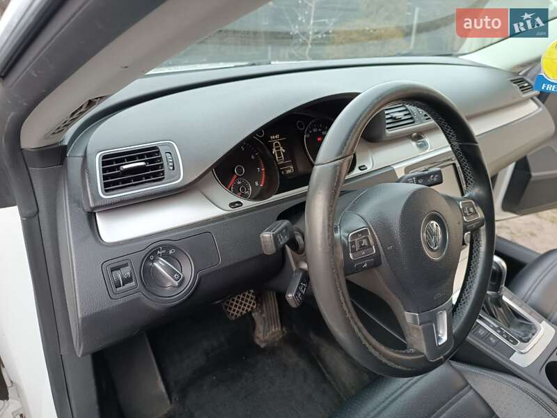 Купе Volkswagen CC / Passat CC 2011 в Луцьку