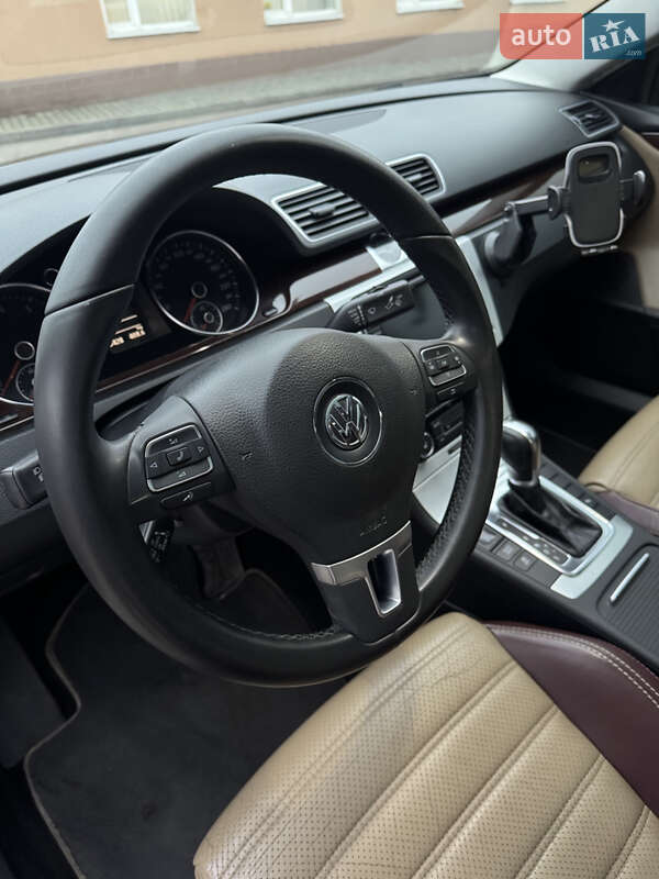 Купе Volkswagen CC / Passat CC 2011 в Дніпрі
