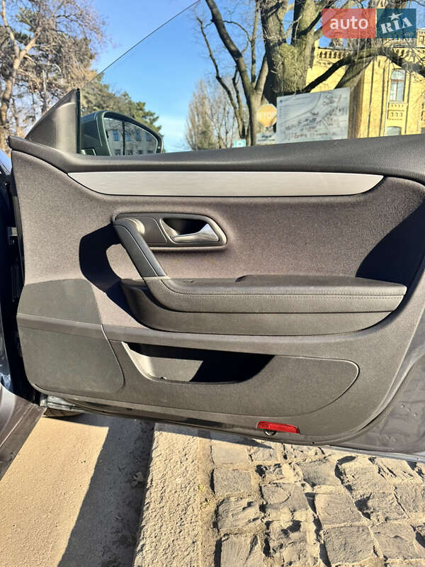 Купе Volkswagen CC / Passat CC 2012 в Киеве