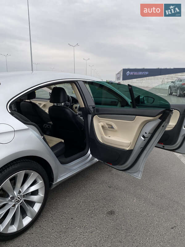 Купе Volkswagen CC / Passat CC 2009 в Львове