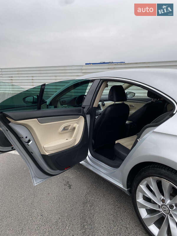 Купе Volkswagen CC / Passat CC 2009 в Львове