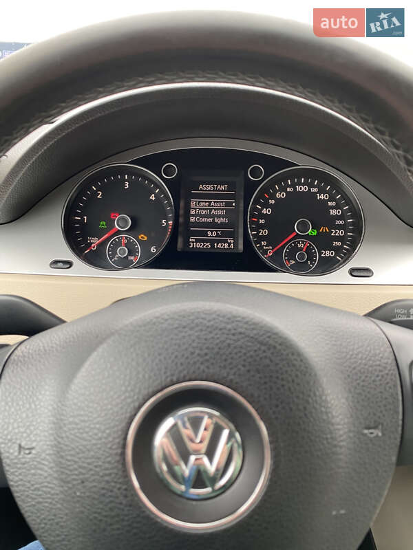 Купе Volkswagen CC / Passat CC 2009 в Львове