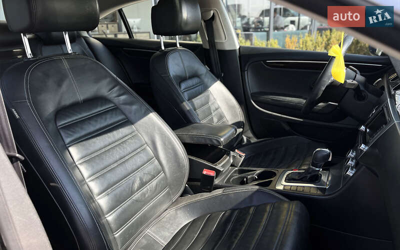 Купе Volkswagen CC / Passat CC 2013 в Мукачевому