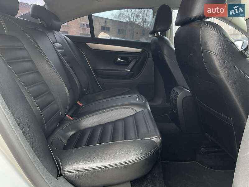Купе Volkswagen CC / Passat CC 2011 в Киеве