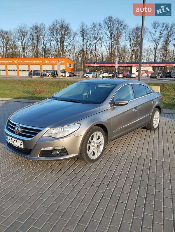 Купе Volkswagen CC / Passat CC 2010 в Рованцях