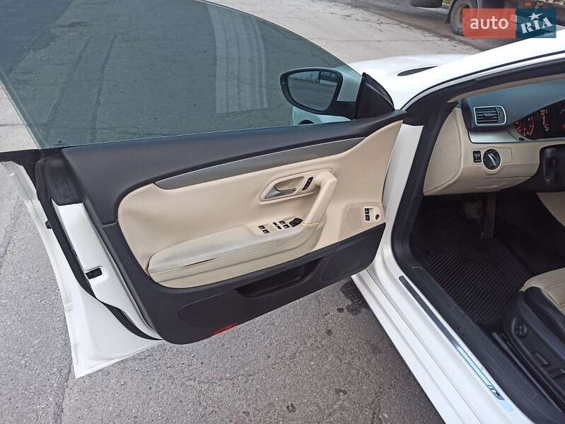 Купе Volkswagen CC / Passat CC 2011 в Полтаве